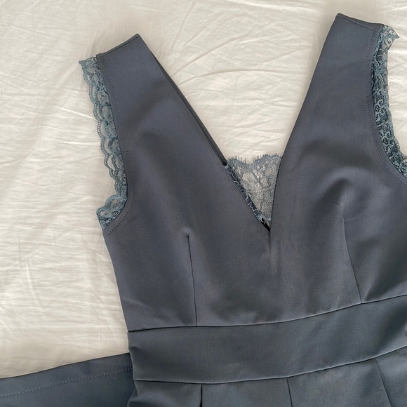 V-neck jumpsuit - Picture 3 of 5